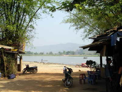 Minority-Village am Lak See