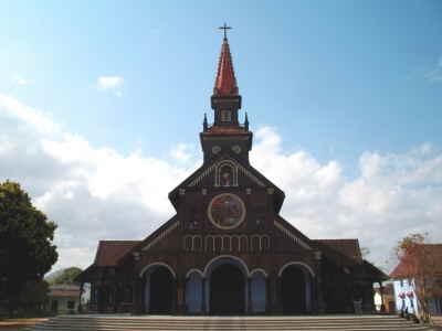 Einzige kathol. Holzkirche Vietnams